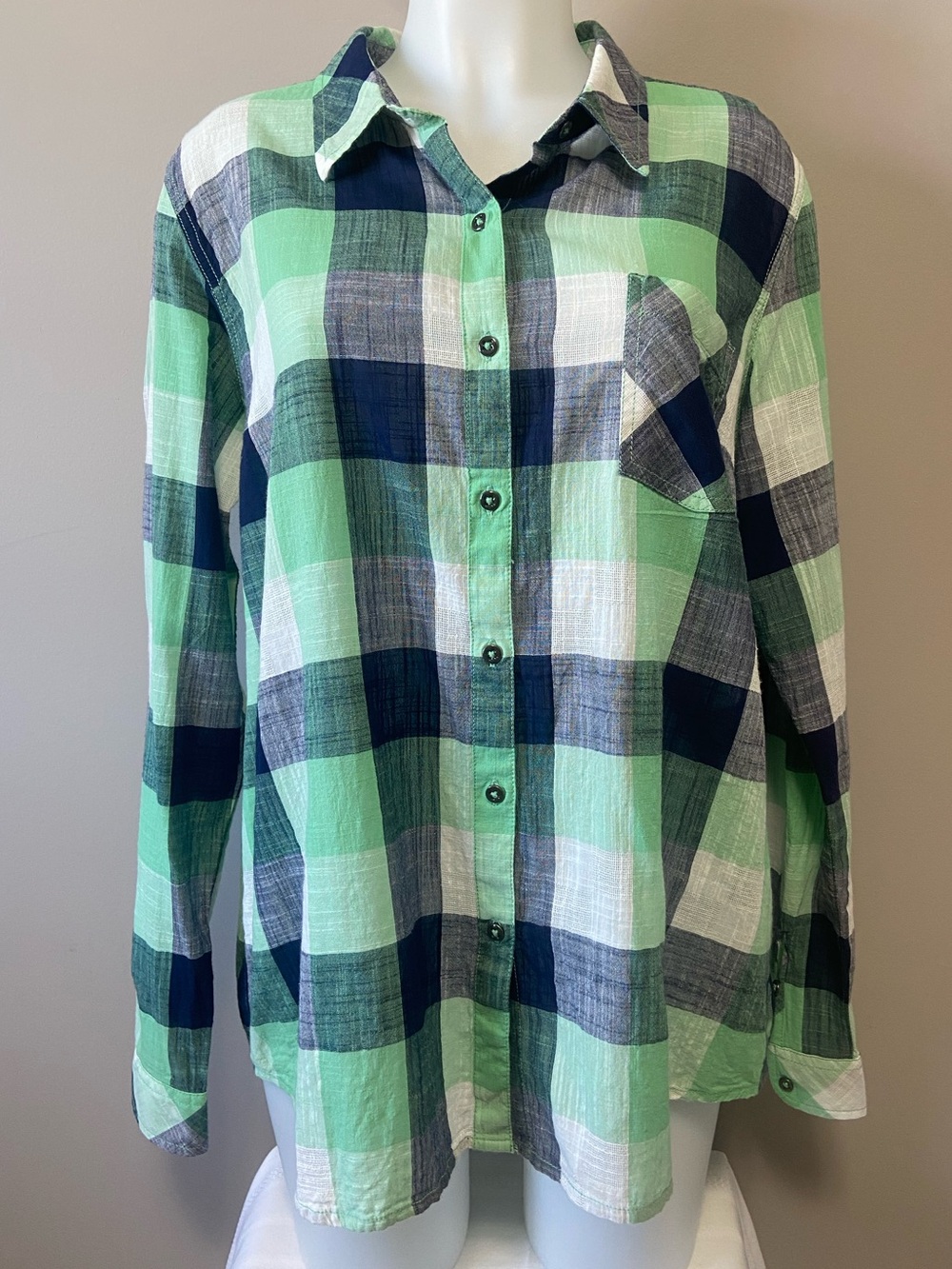 Natural Reflections Green Navy White Plaid Button-Down Shirt